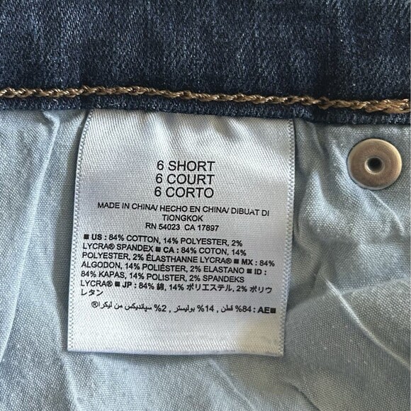 Old Navy Jeans Women 6 Short Blue Curvy Profile Mid Rise MediumWash Preppy Comfy - Picture 4 of 15